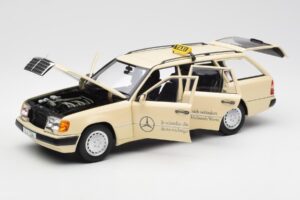 Mercedes 300D S124 T-Model Gaiši Ziloņkauls Taxi Dīlera Izdevums Norev 1:18 B66040702 Metāls — attēls 2 no 8