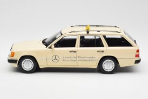 Mercedes 300D S124 T-Model Gaiši Ziloņkauls Taxi Dīlera Izdevums Norev 1:18 B66040702 Metāls — attēls 4 no 8