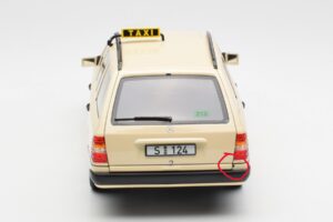 Mercedes 300D S124 T-Model Gaiši Ziloņkauls Taxi Dīlera Izdevums Norev 1:18 B66040702 Metāls — attēls 8 no 8