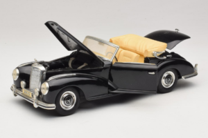 Mercedes 300S Melns Maisto 1:18 52116-P1 Metāls — attēls 2 no 8