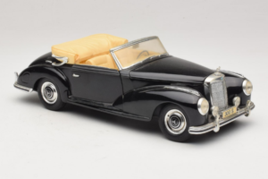 Mercedes 300S Melns Maisto 1:18 52116-P1 Metāls — attēls 6 no 8