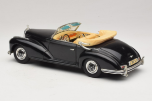 Mercedes 300S Melns Maisto 1:18 52116-P1 Metāls — attēls 7 no 8