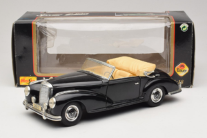 Mercedes 300S Melns Maisto 1:18 52116-P1 Metāls — attēls 8 no 8