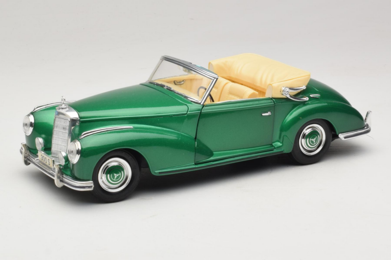 Mercedes 300S Cabriolet Green Metallic Maisto 1:18 52116 Metāls