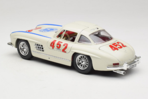Mercedes 300SL #452 Mille Miglia 1955 Balts Bburago 1:18 3015-M2 Metāls — attēls 7 no 8