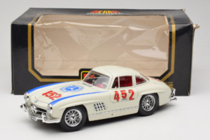 Mercedes 300SL #452 Mille Miglia 1955 Balts Bburago 1:18 3015-M2 Metāls — attēls 8 no 8