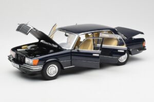 Mercedes 450 SEL 6.9 W116 Tumšzils Revell 1:18 8956 Metāls — attēls 2 no 8