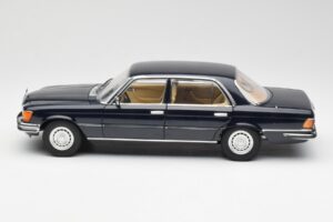 Mercedes 450 SEL 6.9 W116 Tumšzils Revell 1:18 8956 Metāls — attēls 4 no 8