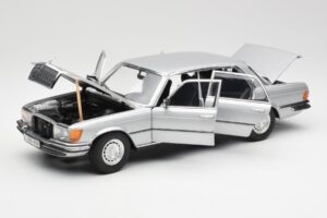 Mercedes 450 SEL 6.9 W116 Sudrabs Revell 1:18 8955 Metāls — attēls 2 no 8