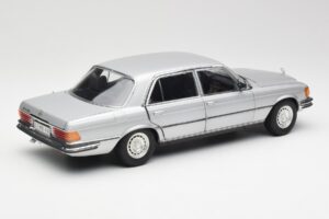 Mercedes 450 SEL 6.9 W116 Sudrabs Revell 1:18 8955 Metāls — attēls 3 no 8