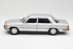 Mercedes 450 SEL 6.9 W116 Sudrabs Revell 1:18 8955 Metāls — attēls 4 no 8