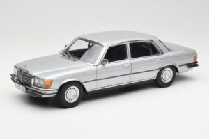Mercedes 450 SEL 6.9 W116 Sudrabs Revell 1:18 8955 Metāls