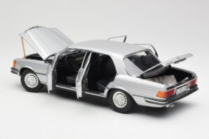 Mercedes 450 SEL 6.9 W116 Sudrabs Revell 1:18 8955 Metāls — attēls 5 no 8