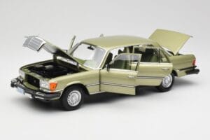 Mercedes 450 SEL W116 J.R. Ewing Dallas Sudrabzaļš Norev 1:18 183975 Metāls — attēls 2 no 8