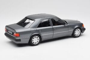 Mercedes 500 E W124 Pearl Pelēks Norev 1:18 183946 Metāls — attēls 3 no 8