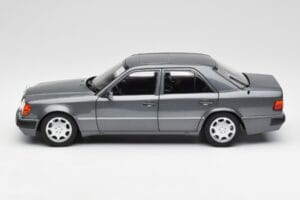 Mercedes 500 E W124 Pearl Pelēks Norev 1:18 183946 Metāls — attēls 4 no 8