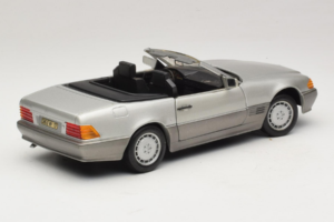 Mercedes SL 500 R129 Sudrabs Revell 1:18 8801-P1 Metāls — attēls 3 no 8