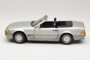 Mercedes SL 500 R129 Sudrabs Revell 1:18 8801-P1 Metāls — attēls 4 no 8