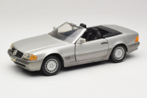 Mercedes SL 500 R129 Sudrabs Revell 1:18 8801-P1 Metāls
