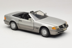 Mercedes SL 500 R129 Sudrabs Revell 1:18 8801-P1 Metāls — attēls 6 no 8