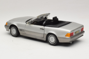 Mercedes SL 500 R129 Sudrabs Revell 1:18 8801-P1 Metāls — attēls 7 no 8
