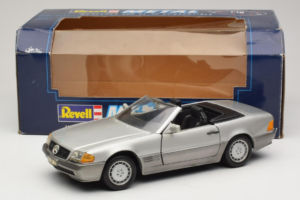 Mercedes SL 500 R129 Sudrabs Revell 1:18 8801-P1 Metāls — attēls 8 no 8