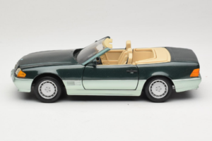 Mercedes 500 SL R129 Sudraba Zaļš Revell 1:18 8802 Metāls — attēls 4 no 8