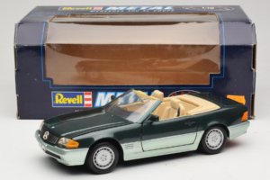 Mercedes 500 SL R129 Sudraba Zaļš Revell 1:18 8802 Metāls — attēls 8 no 8