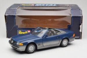 Mercedes SL 500 R129 Nautic Blue Metallic Revell 1:18 8081 Metāls — attēls 8 no 8