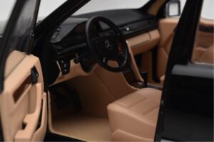Mercedes 500E W124 Melns Ierobežots Izdevums Norev 1:18 183949 Metāls — attēls 11 no 12