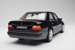 Mercedes 500E W124 Melns Ierobežots Izdevums Norev 1:18 183949 Metāls — attēls 10 no 12