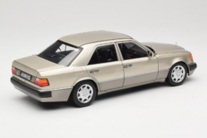 Mercedes 500E W124 Smoke Silver Dīlera Izdevums Norev 1:18 B66040724 Metāls — attēls 3 no 8