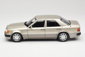 Mercedes 500E W124 Smoke Silver Dīlera Izdevums Norev 1:18 B66040724 Metāls — attēls 4 no 8