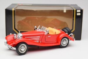 Mercedes 500K Roadster Sarkans Bburago 1:18 3020 Metāls — attēls 8 no 8