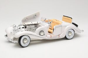 Mercedes 500K Special Roadster Balts Premiere Edition Maisto 1:18 536055 Metāls — attēls 2 no 8