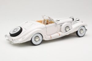 Mercedes 500K Special Roadster Balts Premiere Edition Maisto 1:18 536055 Metāls — attēls 3 no 8