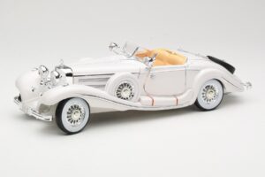 Mercedes 500K Special Roadster Balts Premiere Edition Maisto 1:18 536055 Metāls