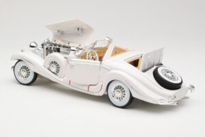 Mercedes 500K Special Roadster Balts Premiere Edition Maisto 1:18 536055 Metāls — attēls 5 no 8