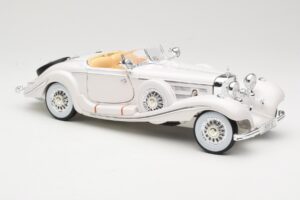 Mercedes 500K Special Roadster Balts Premiere Edition Maisto 1:18 536055 Metāls — attēls 6 no 8