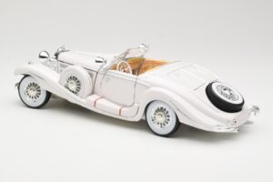 Mercedes 500K Special Roadster Balts Premiere Edition Maisto 1:18 536055 Metāls — attēls 7 no 8