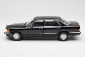 Mercedes 560 SEL W126 Melns Dīlera Izdevums Norev 1:18 B66040599 Metāls — attēls 4 no 8