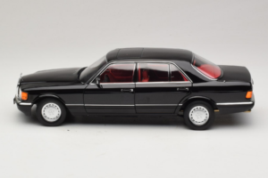 Mercedes 560 SEL W126 Melns Ar Sarkanu Salonu Norev 1:18 183788 Metāls — attēls 3 no 8