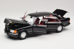 Mercedes 560 SEL W126 Melns Ar Sarkanu Salonu Norev 1:18 183788 Metāls — attēls 8 no 8
