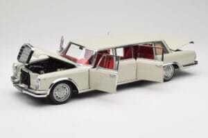 Mercedes 600 Pullman W100 Gaiši Pelēks NZG 1:18 B66040708 Metāls — attēls 2 no 8