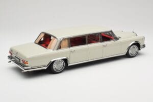 Mercedes 600 Pullman W100 Gaiši Pelēks NZG 1:18 B66040708 Metāls — attēls 3 no 8