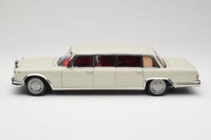 Mercedes 600 Pullman W100 Gaiši Pelēks NZG 1:18 B66040708 Metāls — attēls 4 no 8