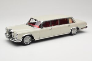 Mercedes 600 Pullman W100 Gaiši Pelēks NZG 1:18 B66040708 Metāls