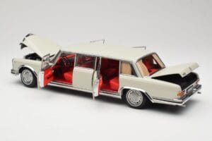Mercedes 600 Pullman W100 Gaiši Pelēks NZG 1:18 B66040708 Metāls — attēls 5 no 8