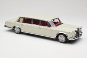 Mercedes 600 Pullman W100 Gaiši Pelēks NZG 1:18 B66040708 Metāls — attēls 6 no 8