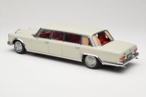 Mercedes 600 Pullman W100 Gaiši Pelēks NZG 1:18 B66040708 Metāls — attēls 7 no 8